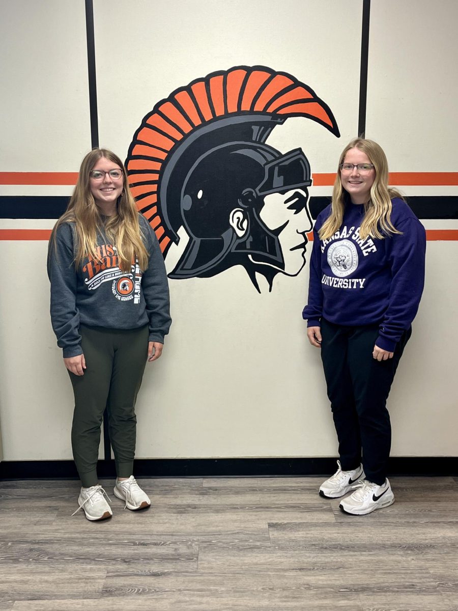 Meet co-captains of Scholars' Bowl, Vanessa Strathman and Ally Otte